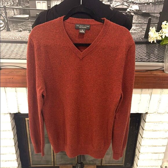 Bloomingdale’s men sweater pull over V-neck long sleeve 100% cashmere Medium Red - Picture 1 of 7